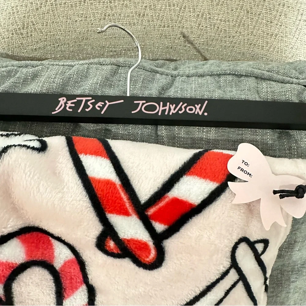 Betsey Johnson Christmas Holiday Candy Cane Hearts Pink Throw Blanket 50 x 70”